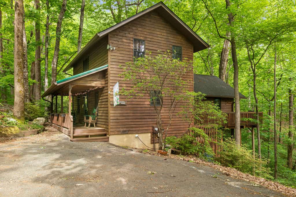 Family Escape at Rumbling Bald with Firepit, Games & Fiber Internet