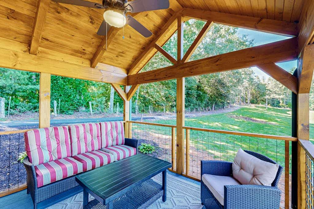 Scenic Cabin w/ Private Hot Tub, Amazing Views, & Covered Porch. Nearby Skiing