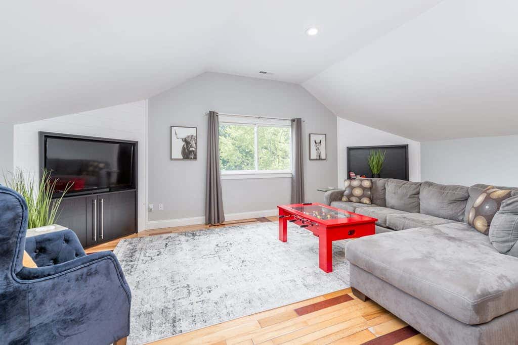 Old Lytle Cove Rd - Upper Unit