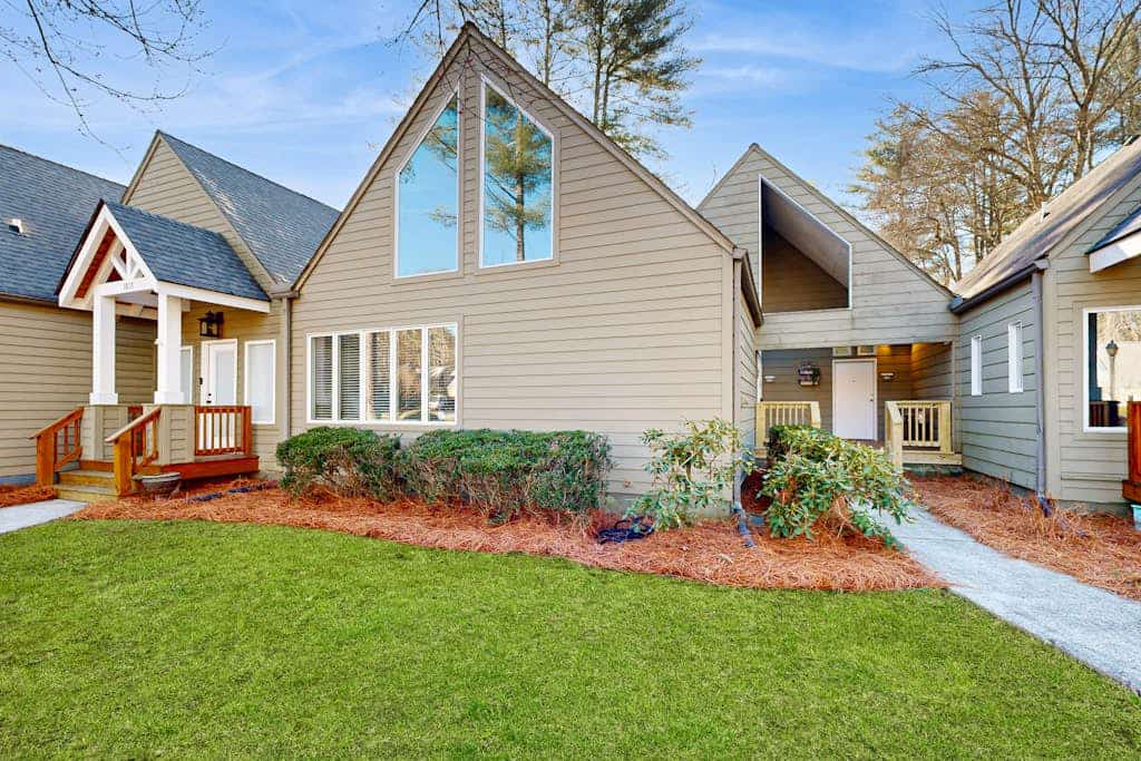 Charming Sapphire, NC Condo: Cozy, Dog-Friendly, Pool, Golf Course, & More