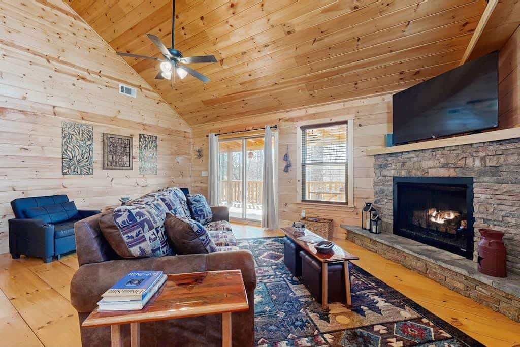 Hike, Paddle, Relax — Your Perfect Murphy Mountain Getaway