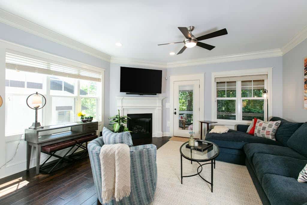 Charming home with screened porch, private yard, fireplace, & fast WiFi