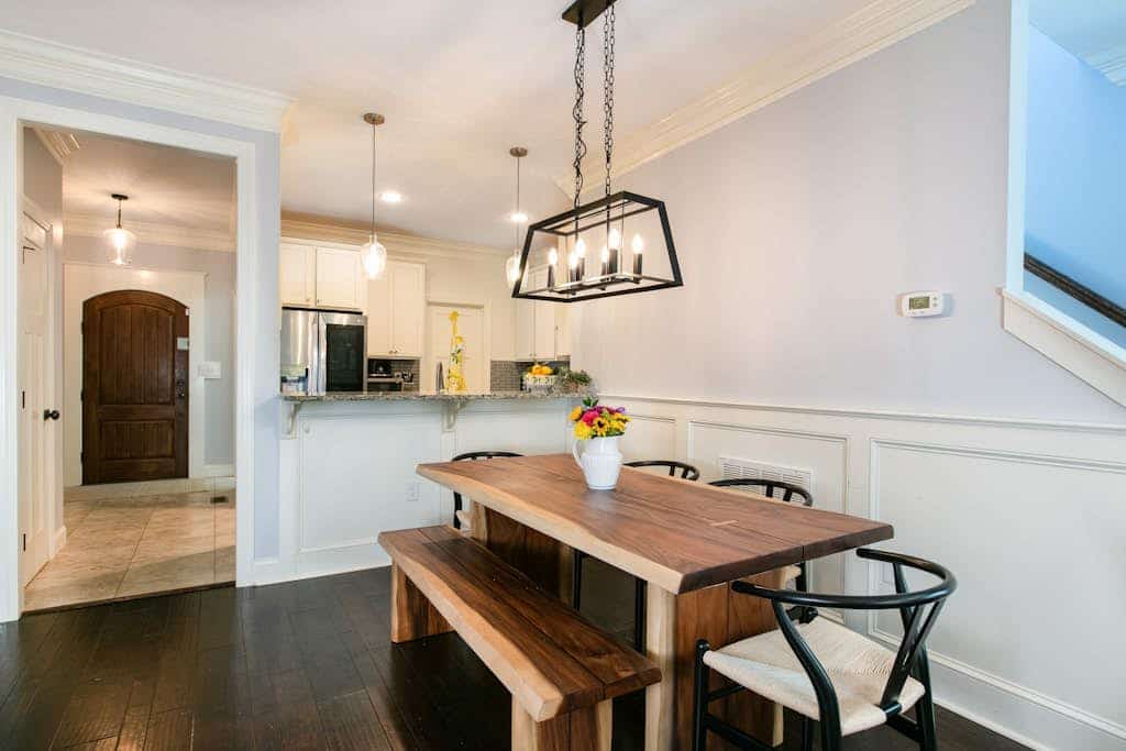 Charming home with screened porch, private yard, fireplace, & fast WiFi