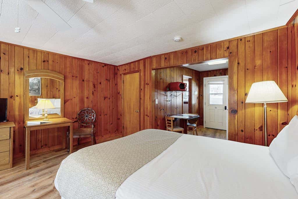 Lakeview Cottage - Unit 305