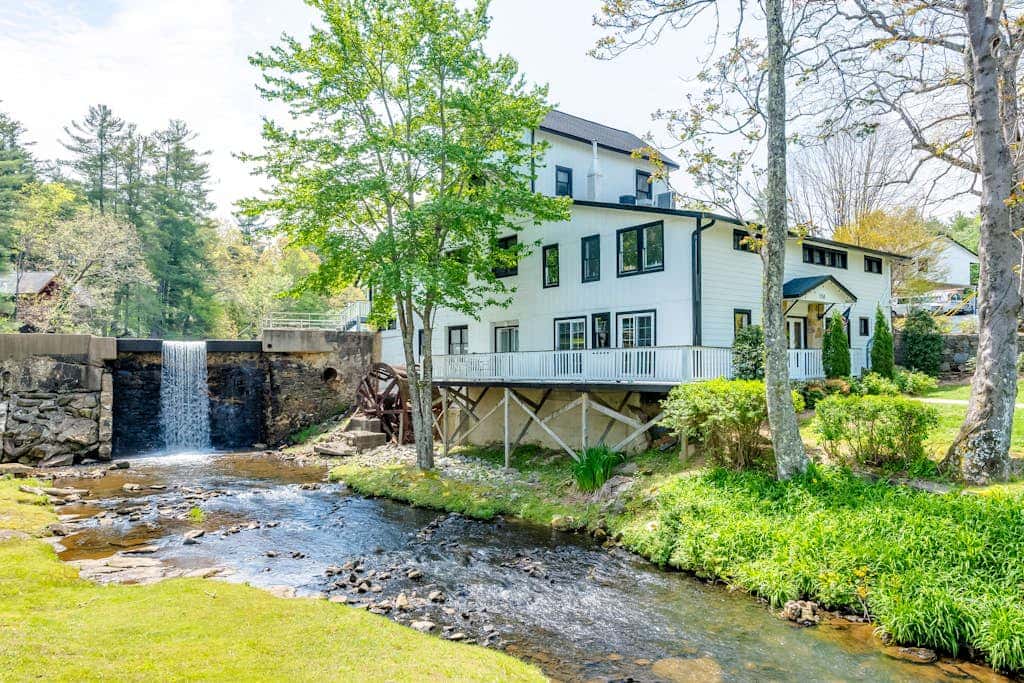 Lakeview Cottage - Unit 305