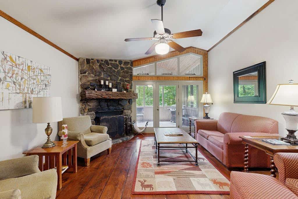 Classic cabin on Hogback Lake with private dock, game room, firepit, & fireplace