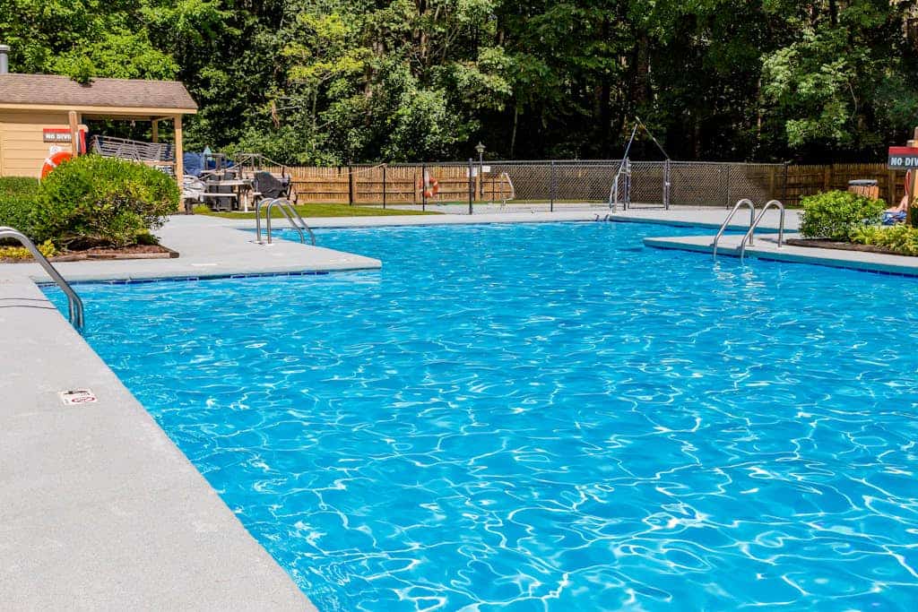 Two-story resort condo, pools, tennis, golf & lake access. Dog friendly
