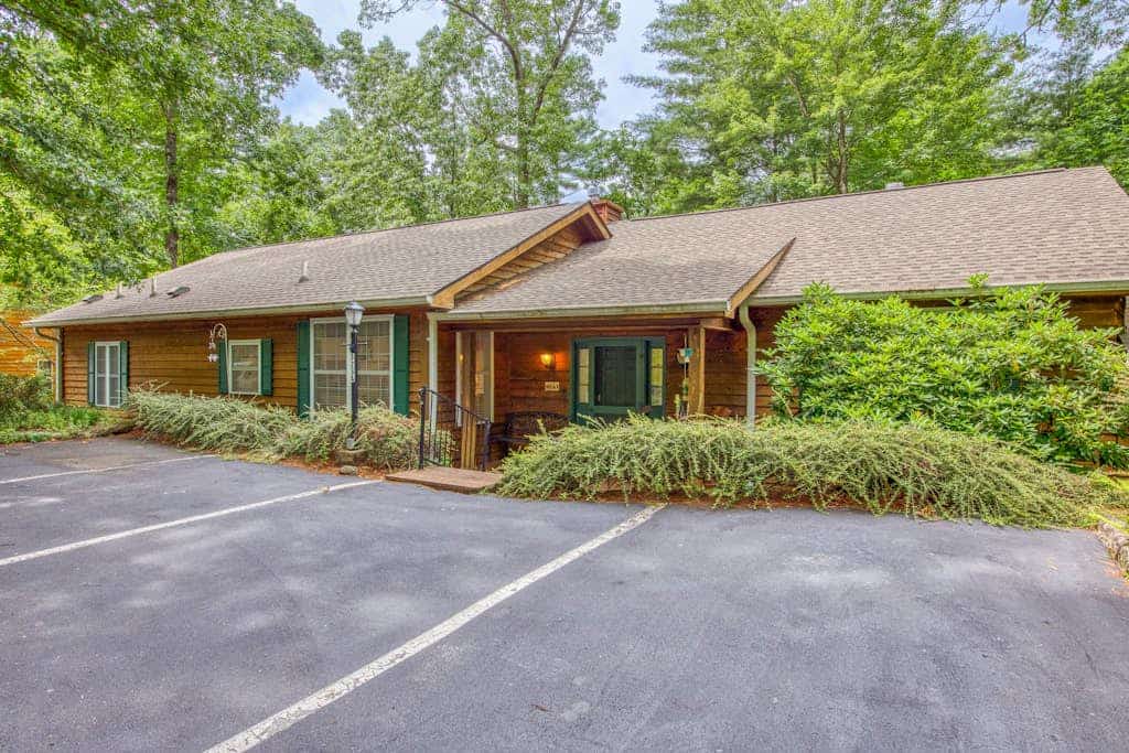 Two-part villa near the slopes with hot tub, pools, golf on-site, & fast WiFi