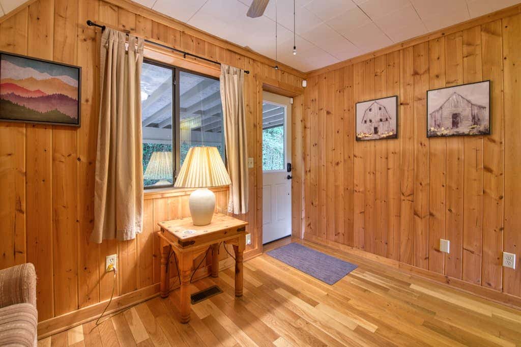 Chalet at Peek's Creek