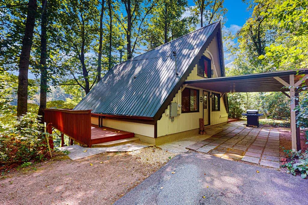 Chalet at Peek's Creek