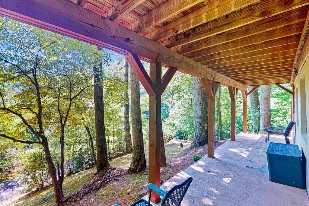 Chalet at Peek's Creek