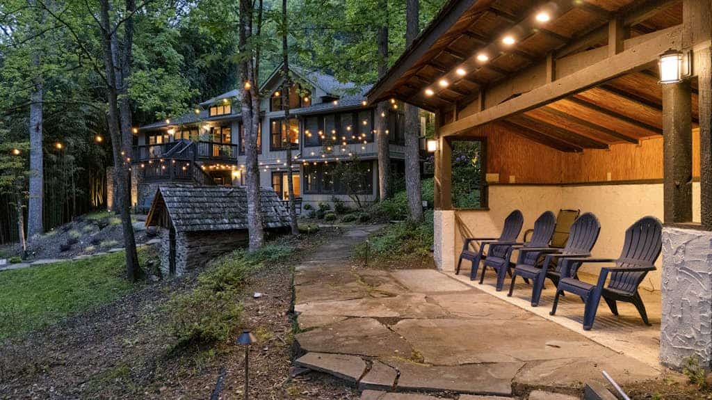 21-acre multi-home escape with hot tub, hiking trails & waterfalls