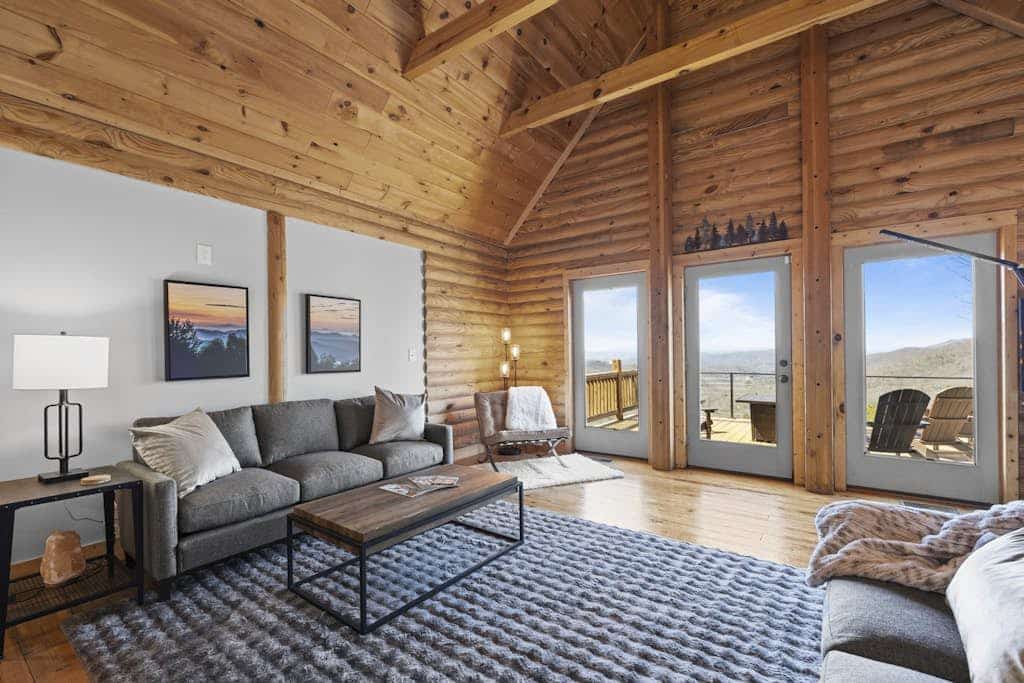 Mountain view home with large deck, private hot tub and fire-pit