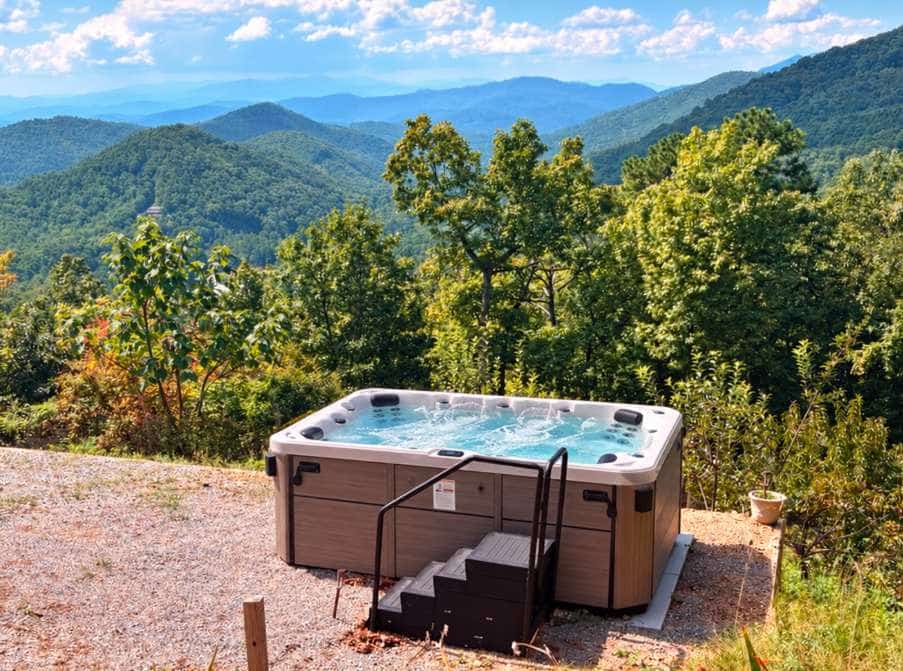 Mountain view home with large deck, private hot tub and fire-pit