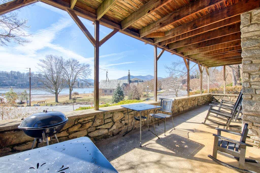 Wonderful Lakefront Gem W/ Water Views, Free WiFi, Furnished Deck & More