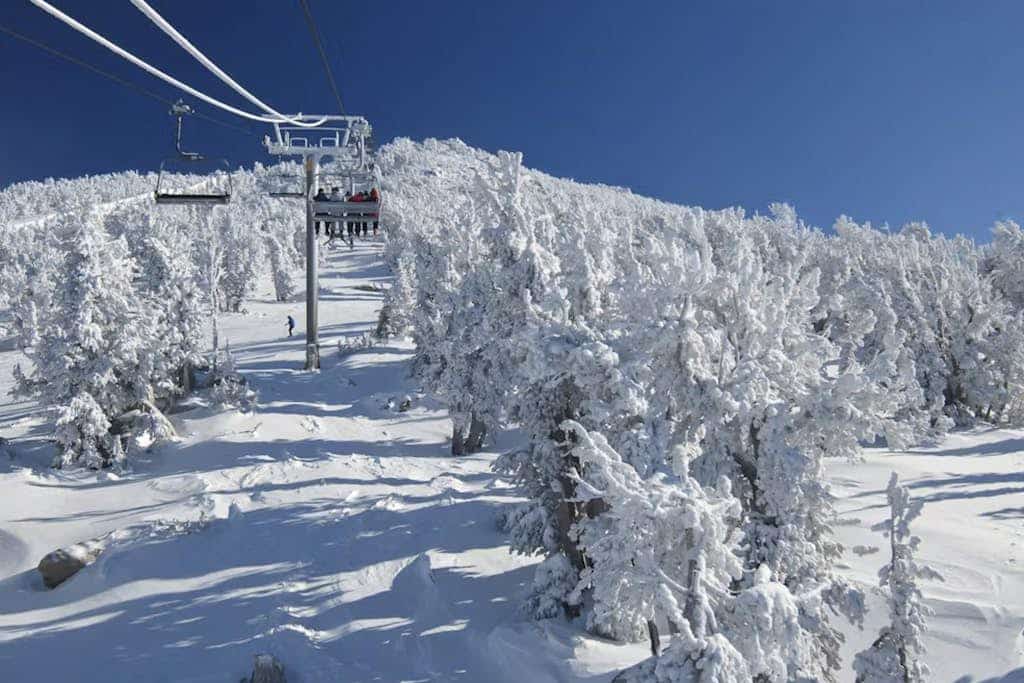 Cozy Corner Condo with Shared Pool and Hot Tub, Close to the Lakes & Ski Resort