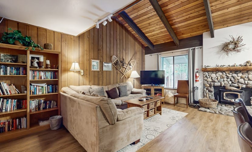 π Cozy Mountain Condo in Mammoth Lakes | Sleeps 6 | Shared Hot Tub π²