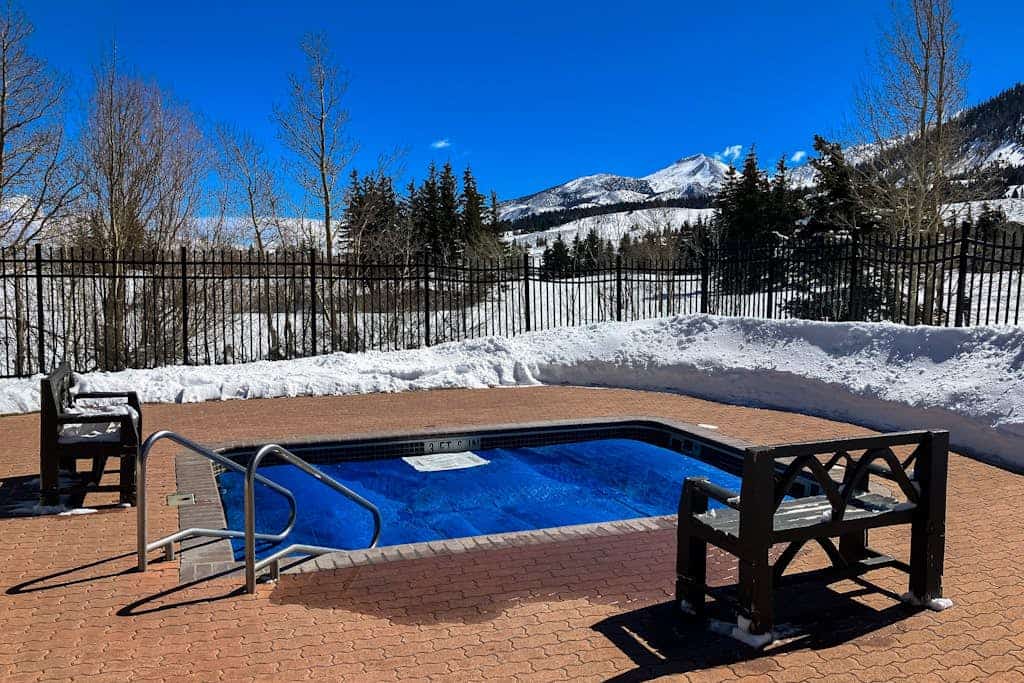 Enjoy this Beautiful Lodge Near the Golf Course, Athletic Club, & the Slopes