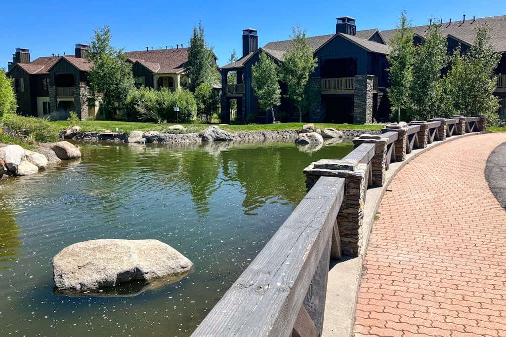 Enjoy this Beautiful Lodge Near the Golf Course, Athletic Club, & the Slopes