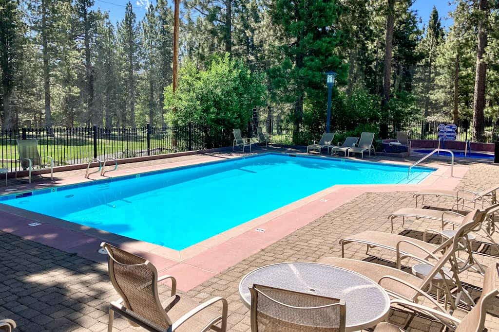 Mountain Getaway with a Shared Outdoor Pool, Hot Tub and Nature Views