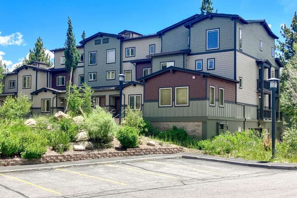 Charming Condo with Shared Hot Tub Pool & Amazing Views of the Sherwin Mountains