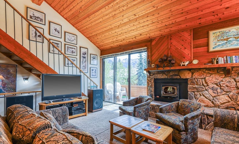 Enjoy a Shared Hot Tub, Sauna & Pool When Staying in This Spacious Condo