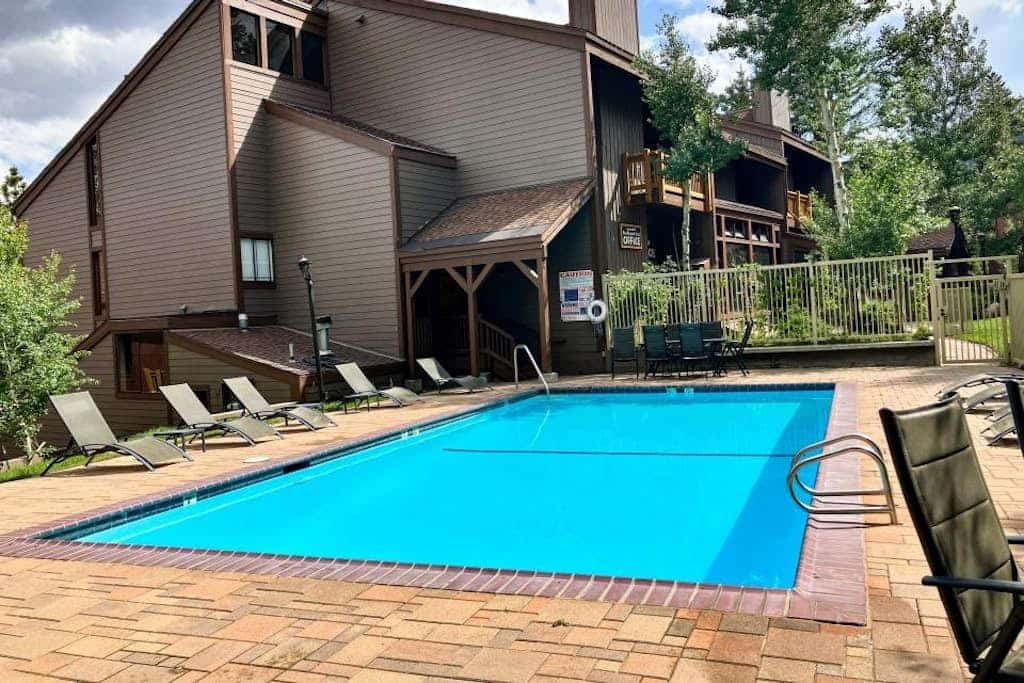 Charming condo with a hot tub, sauna, balcony, deck, game room, & gas fireplace