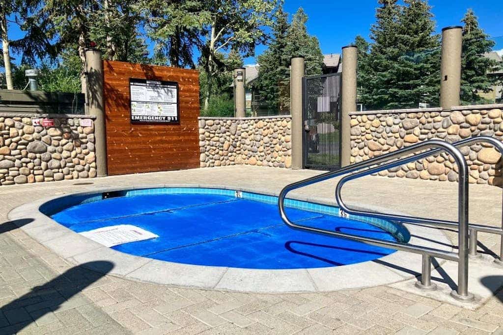 Townhome with Shared Hot Tub, Near Golf Course and Close to Skiing