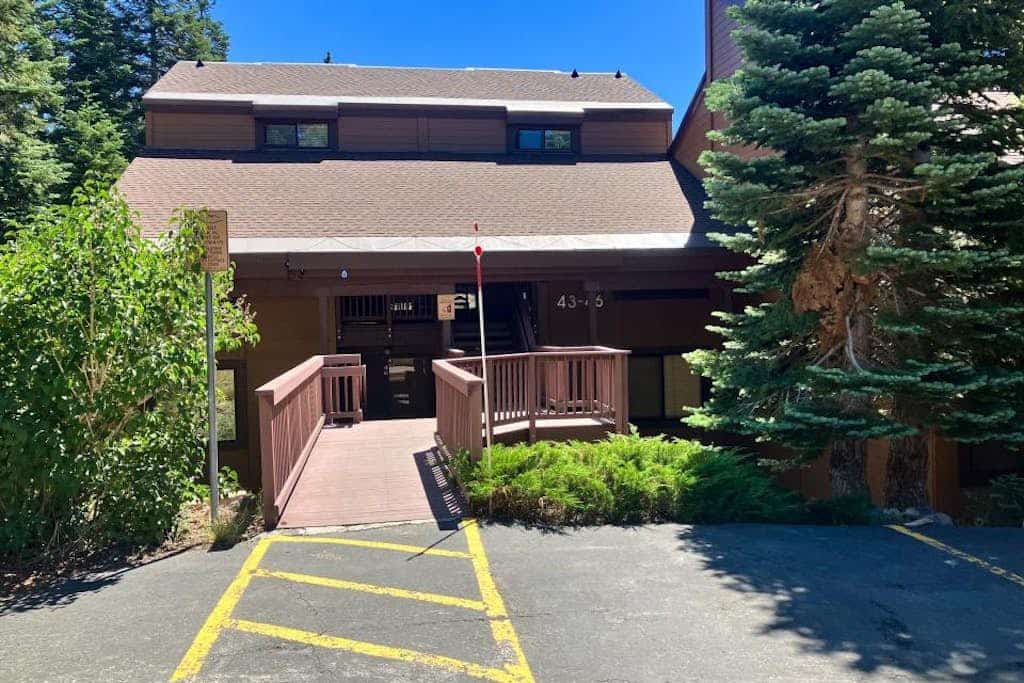 Two-level, forest-view condo with deck - steps from the Village & Ski Back Trail