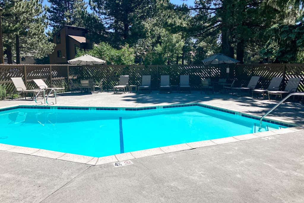 Charming Ground-Level Condo with Shared Hot Tub, Pool, Sauna, & Tennis Courts