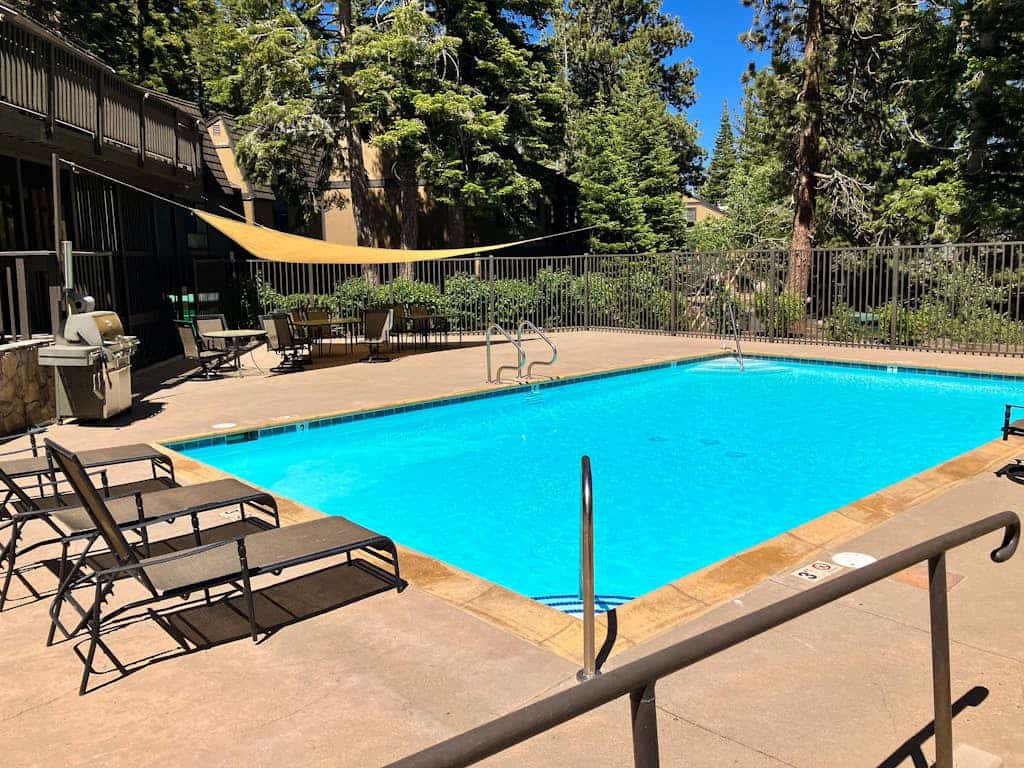 Comfy Condo Close to Skiing with Fireplace, Seasonal Pool, Hot Tub, & WiFi