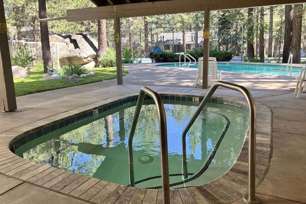 Spacious condo w/ shared, seasonal pool, hot tub, & rec room - close to mountain