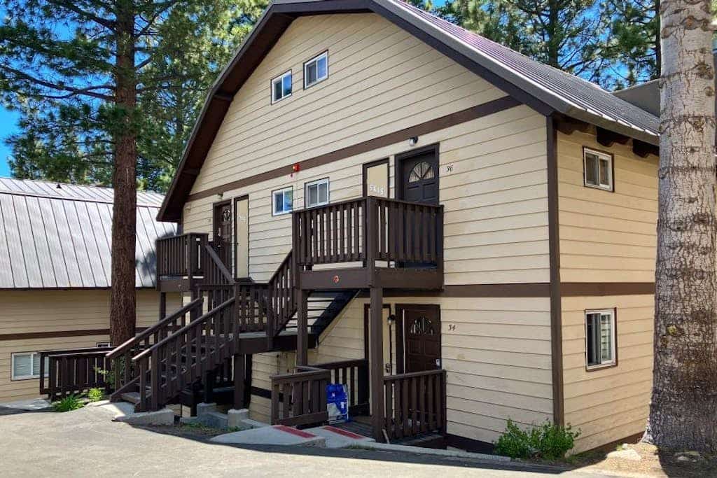 Condo with forest & mountain view & game room - walk to Village