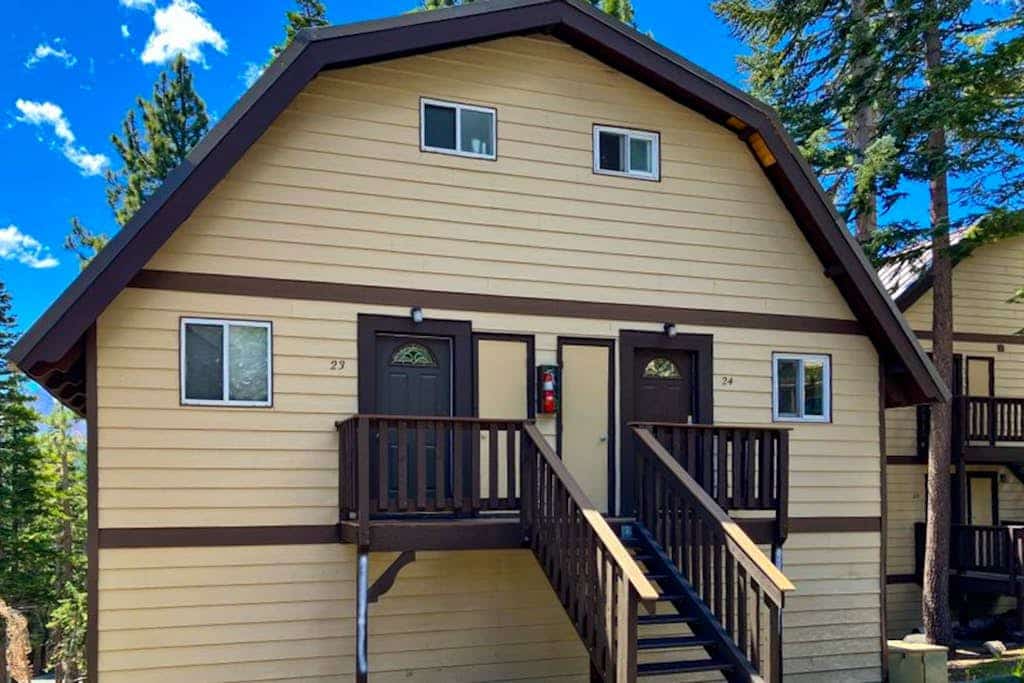 Remodeled condo with balcony & fireplace - walk to Village gondola