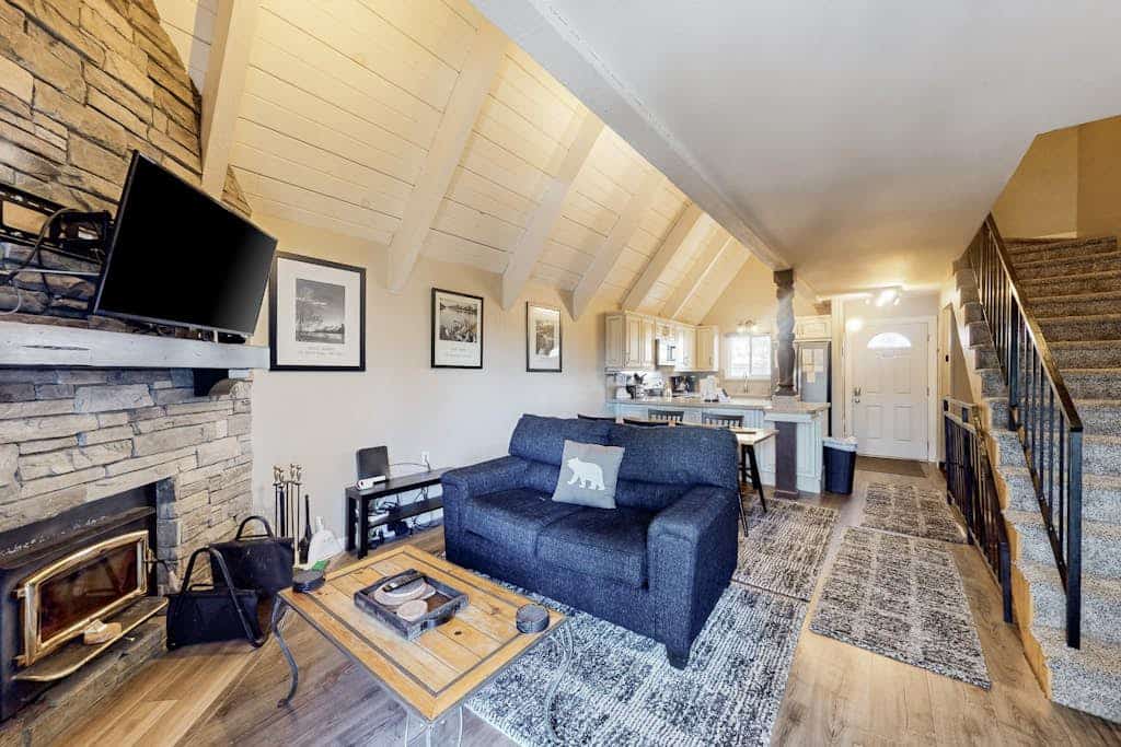 Remodeled condo with balcony & fireplace - walk to Village gondola