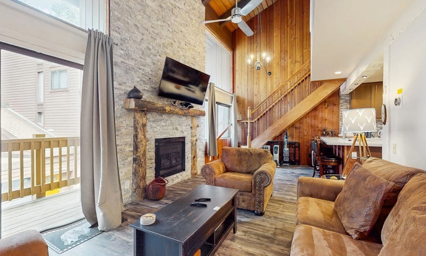 Chic Condo w/Shared Pool, Hot Tub, Dog-Friendly
