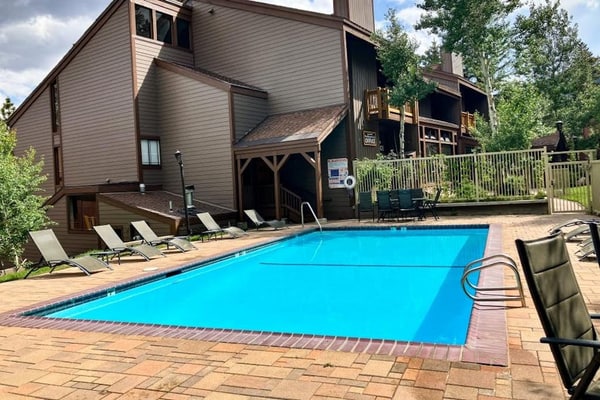 Chic Condo w/Shared Pool, Hot Tub, Dog-Friendly