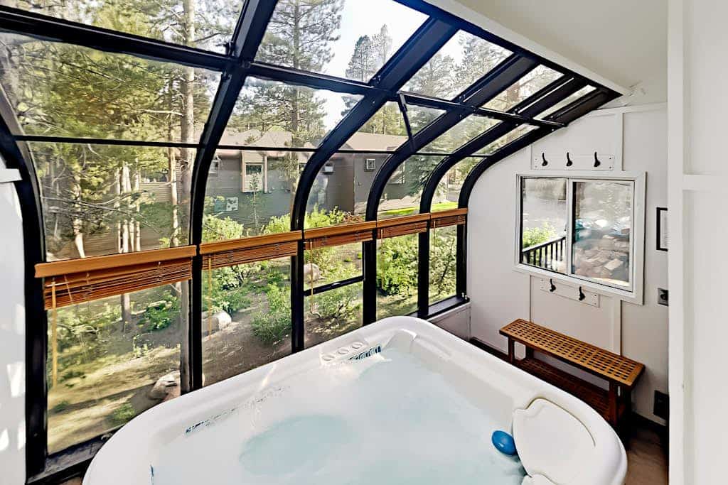 Condo Less than a Mile from Mammoth Village w/ Private Hot Tub & Fireplace