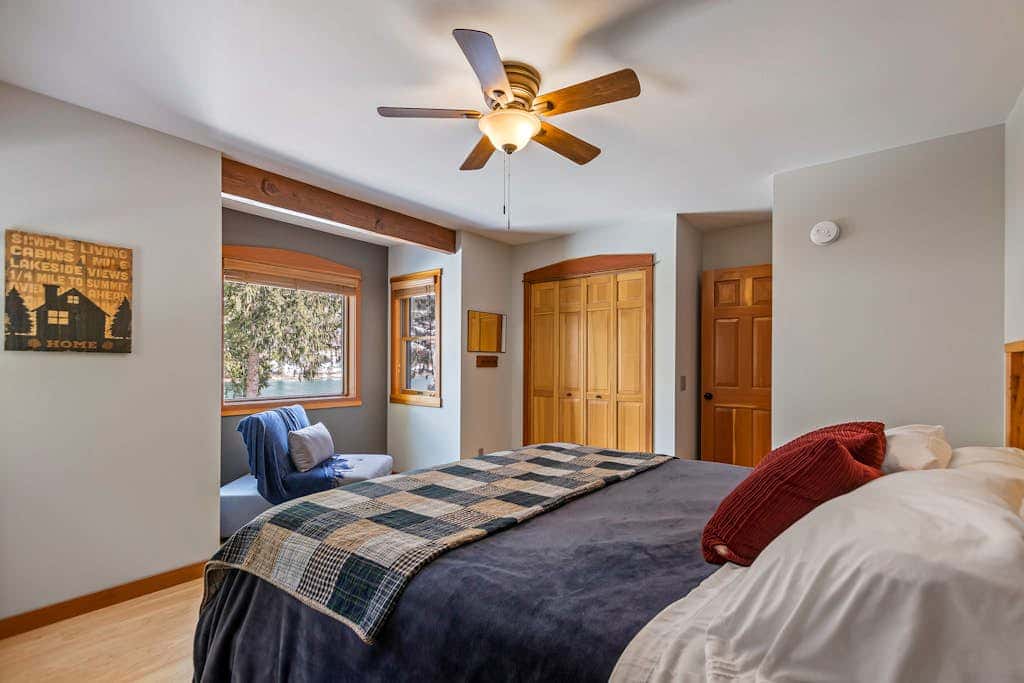 Heckanecki's River Lake Lodge