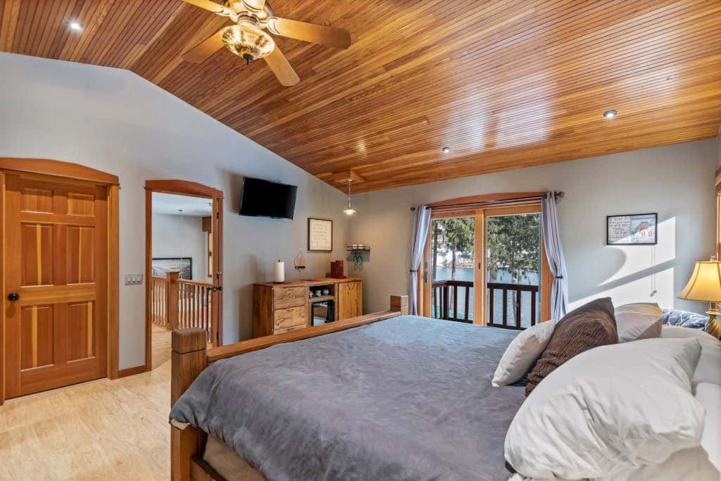 Heckanecki's River Lake Lodge