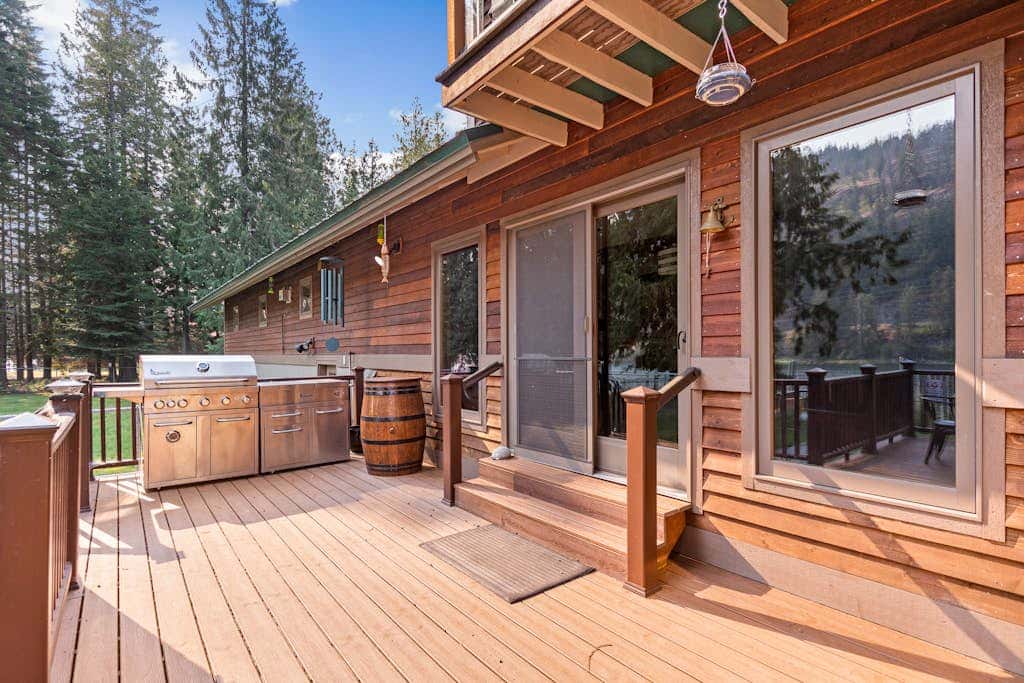 Heckanecki's River Lake Lodge