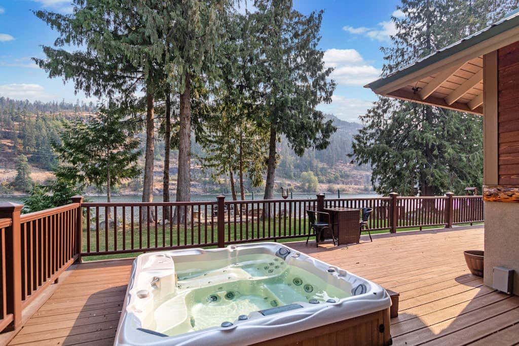 Heckanecki's River Lake Lodge