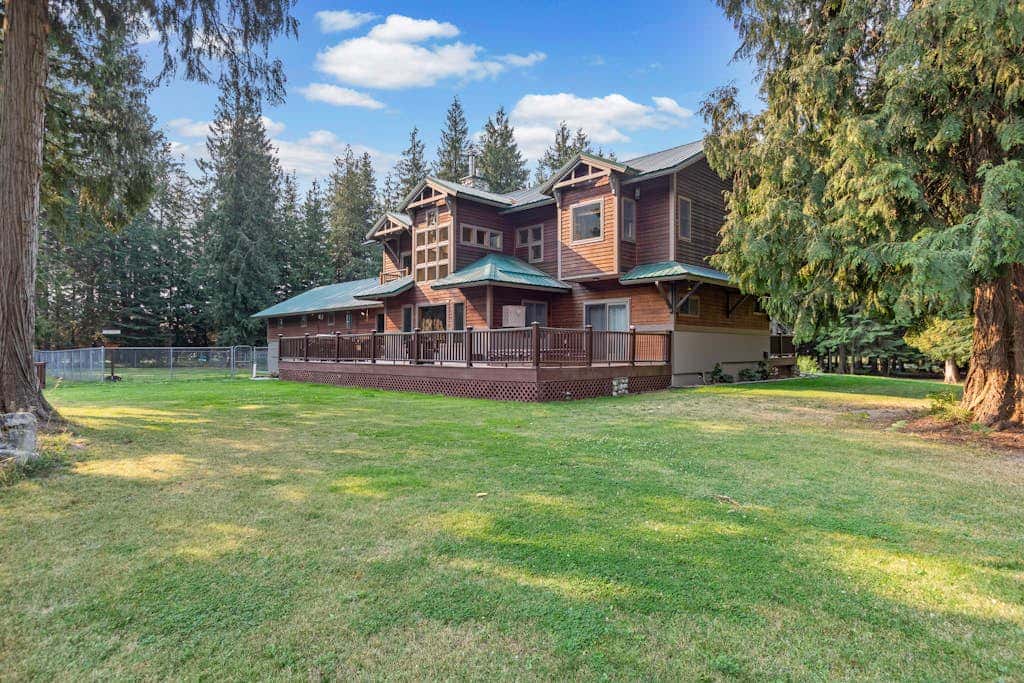 Heckanecki's River Lake Lodge
