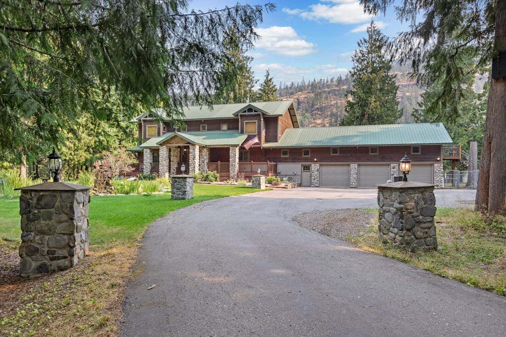 Heckanecki's River Lake Lodge