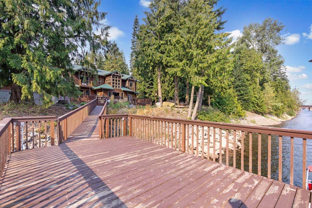 Heckanecki's River Lake Lodge