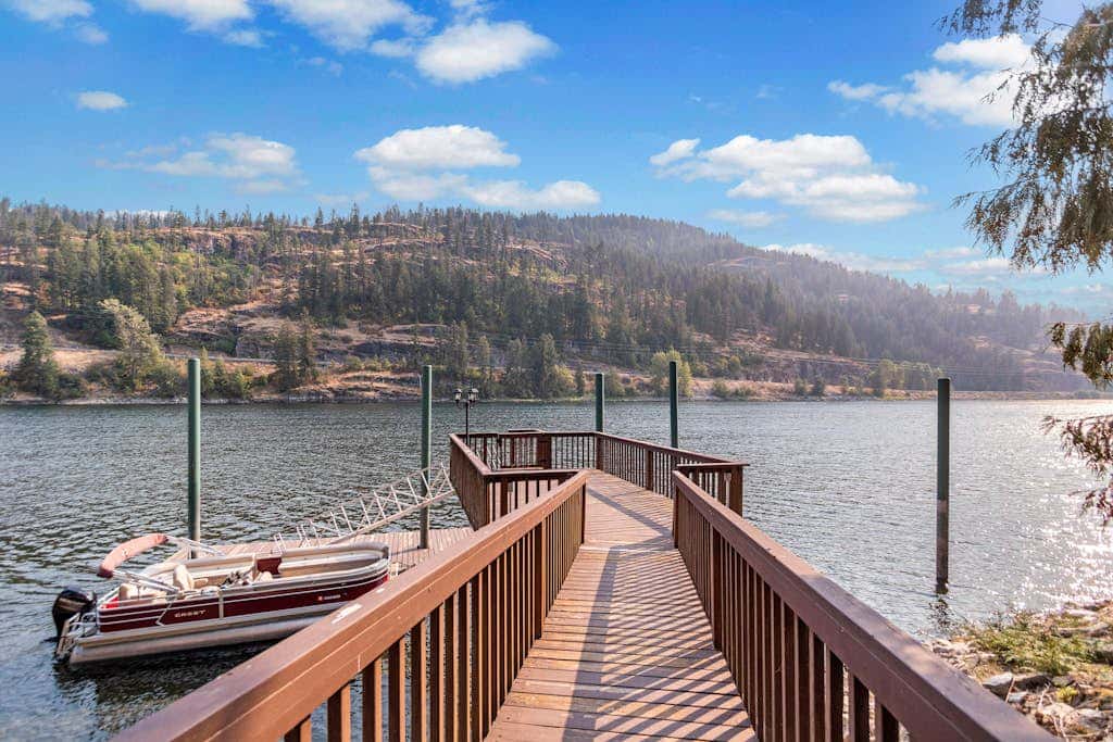 Heckanecki's River Lake Lodge