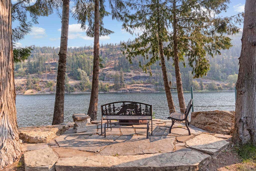 Heckanecki's River Lake Lodge