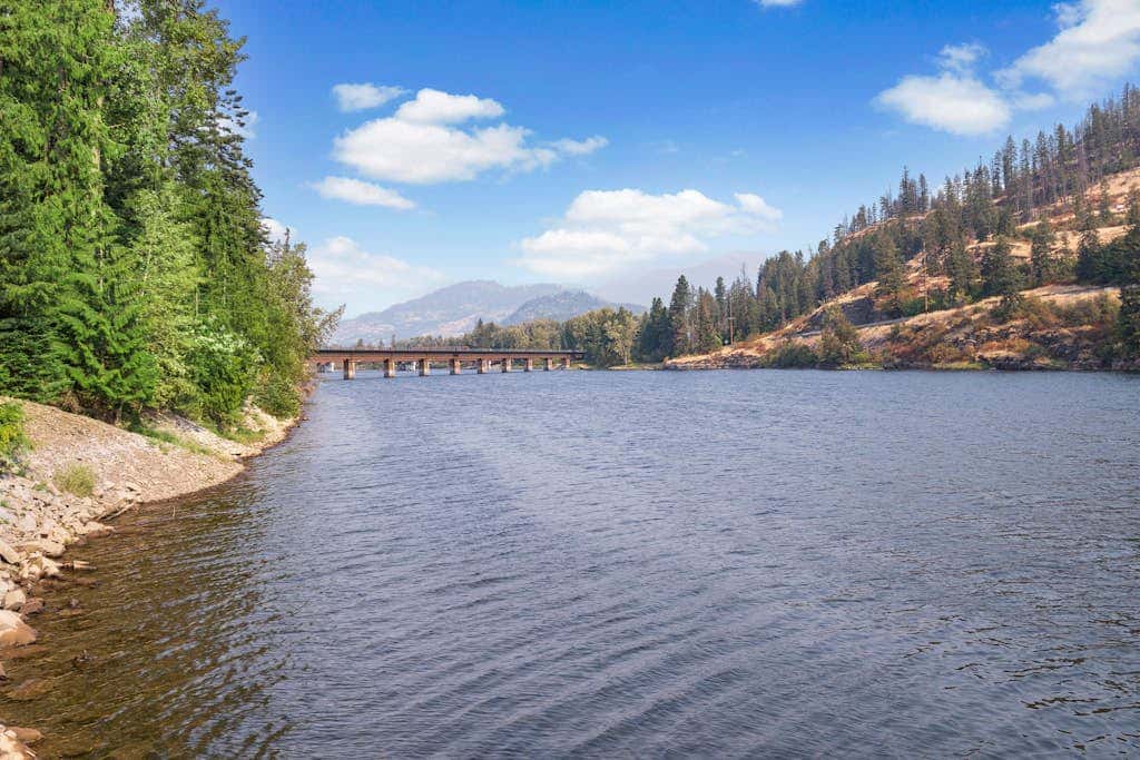 Heckanecki's River Lake Lodge