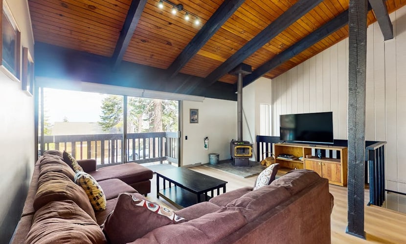 Cozy Condo with Shared Hot Tub & View of Mountains - Close to Lakes & Town