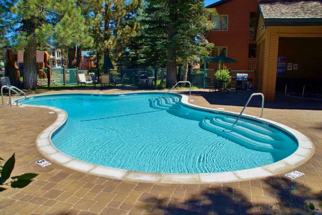 Cozy condo w/ shared pool, hot tub & sauna, near outdoor activities